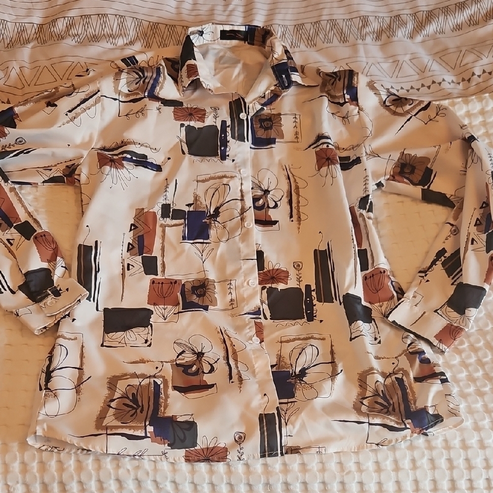 Abstract Patterned Button-Up Shirt Lg